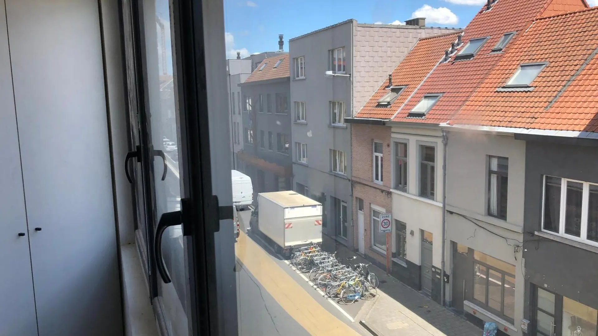 Holiday Small Shared Room In Gent 比利时